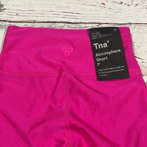 NWT TNA Aritzia Atmosphere Bright Neon Fuchsia Pink Bike Shorts - Picture 8 of 8